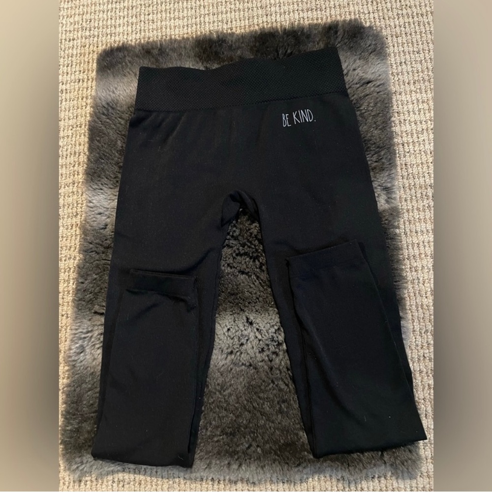 Rae Dunn Seamless Be Kind Leggings